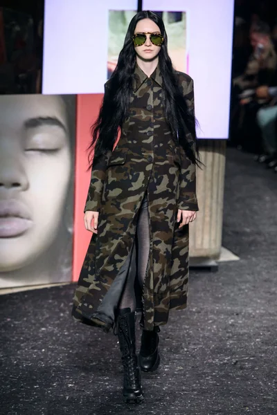 Look 15